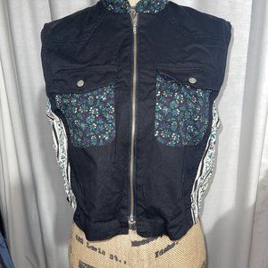 Wrangler Western Wear Vintage Ladies Large zip vest black and floral